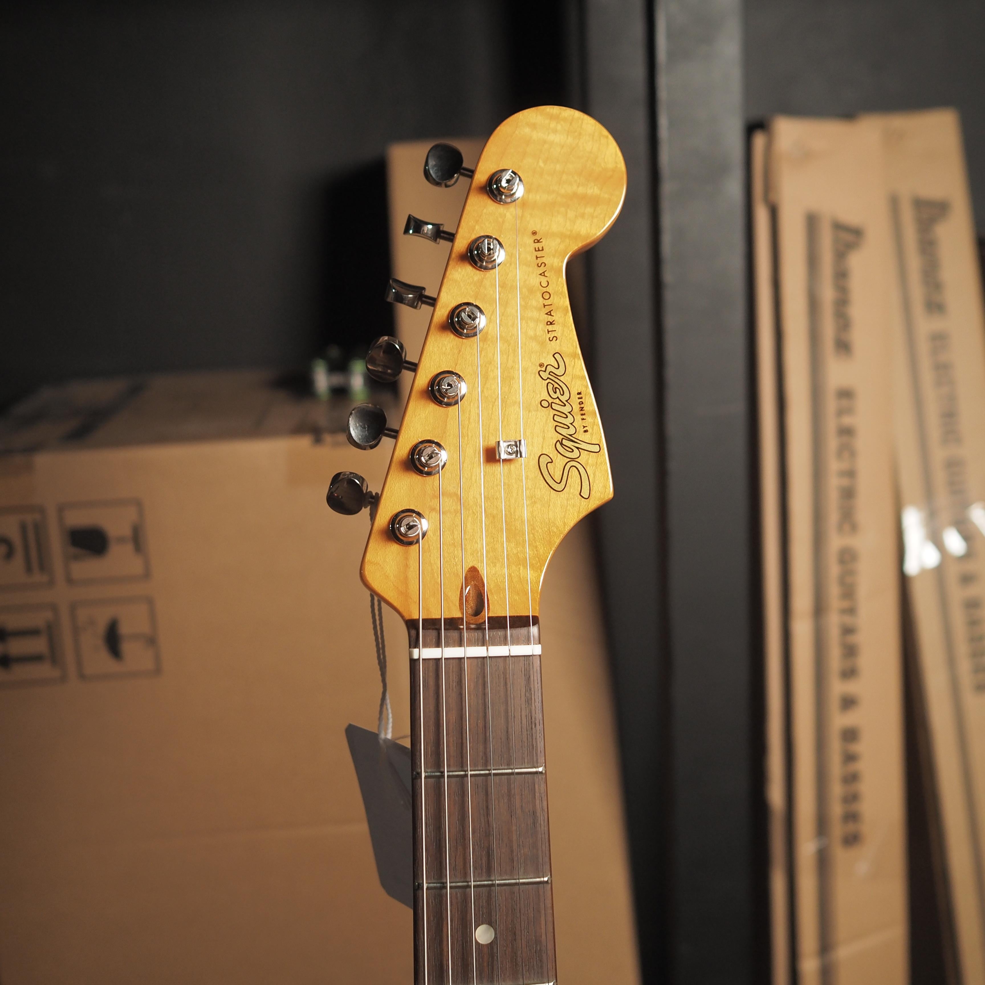 SQUIER STRATOCASTER CLASSIC VIBE 60s Electric Guitar | Gitar Listrik
