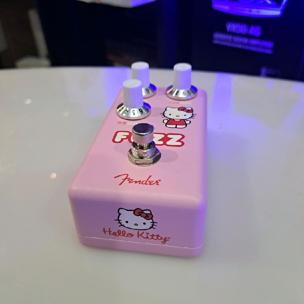 Fender Hello Kitty Collection Fuzz Guitar Effect Pedal - Efek Pedal
