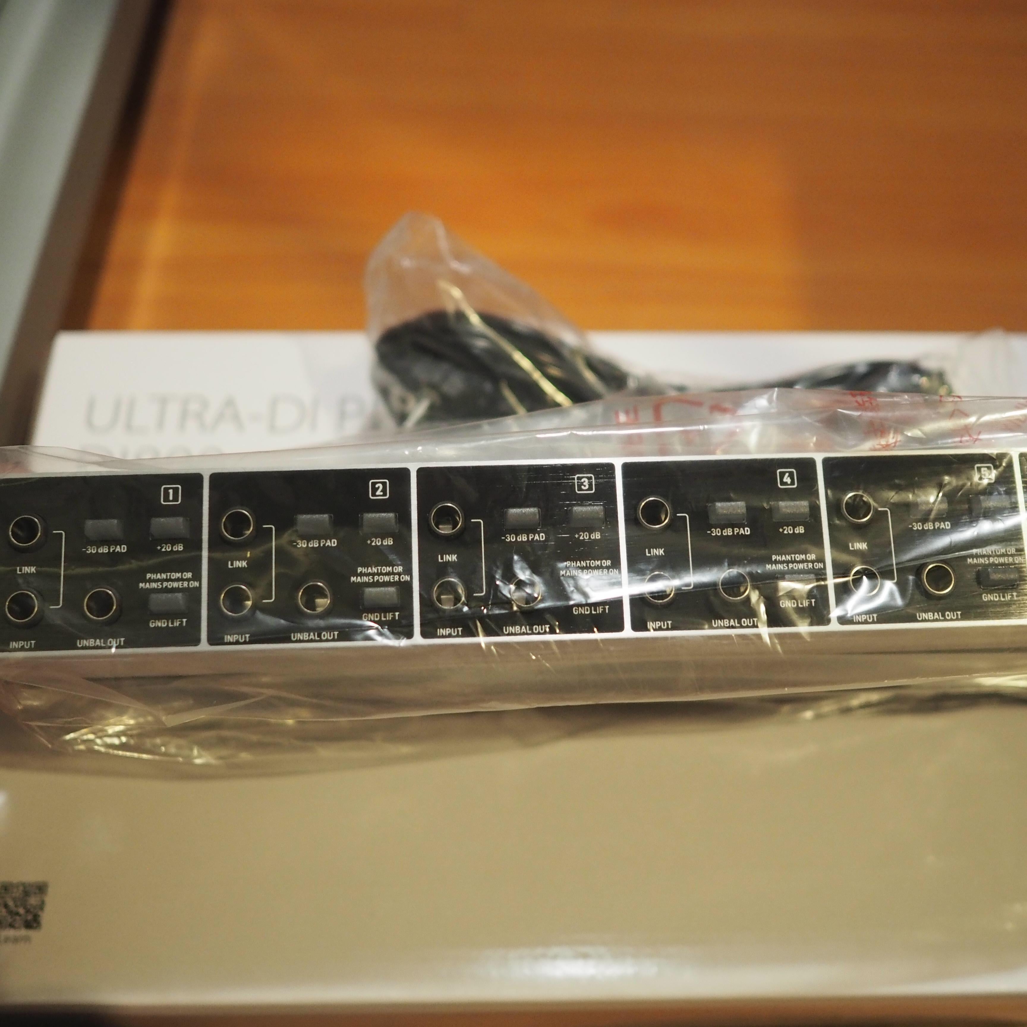 BEHRINGER ULTRA DI PRO DI800 V2 Phantom Powered 8 Channel Rack DI Box
